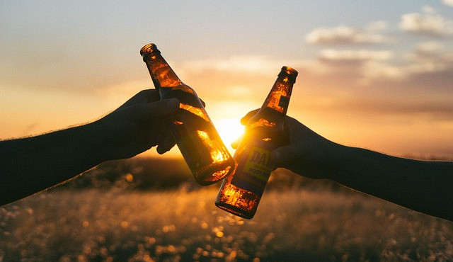Brňané budou moci od léta popíjet beztrestně alkohol v parcích