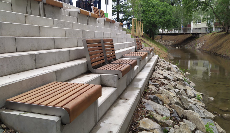 Nová odpočinková zóna u Ponávky v Komárově