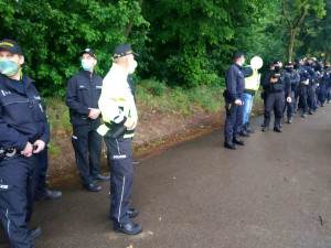 FOTO/VIDEO: Ztraceného seniora hledala celá vesnice, vyčerpaného a dezorientovaného pána našel policejní pes