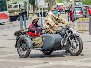 FOTO: Víkend v Brně patřil historickým vozům. Obdivovat je přišly stovky lidí