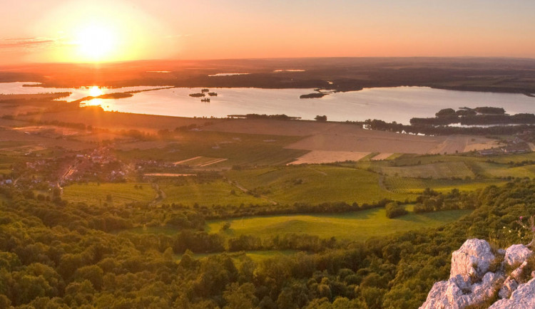 Vodní nádrž Nové Mlýny, zdroj: zemefilmu.cz