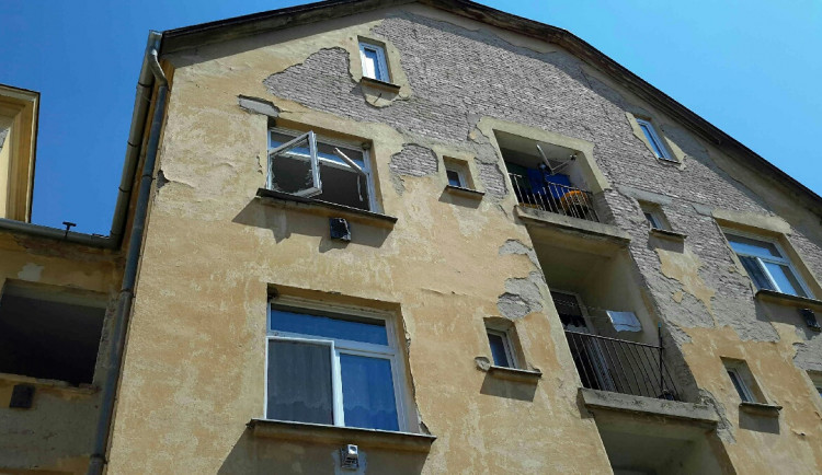 výbuch bytu zapříčinil pravděpodobně plyn
