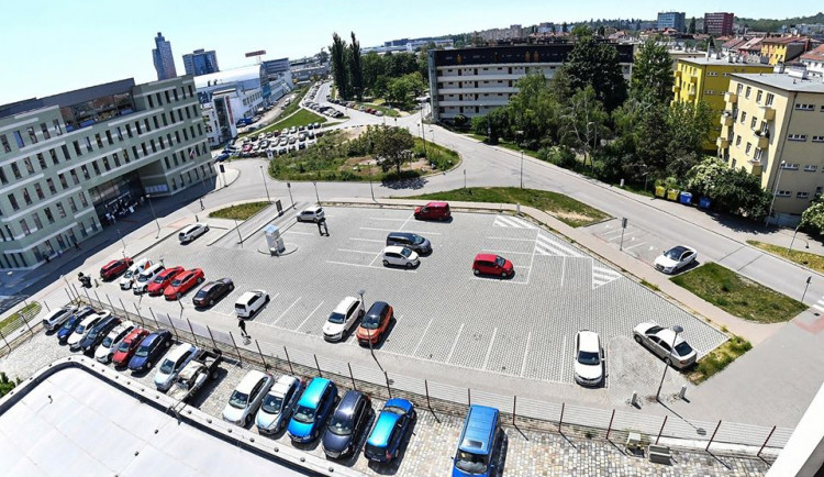 Na Polní vyroste do července 2021 parkovací dům pro 110 aut