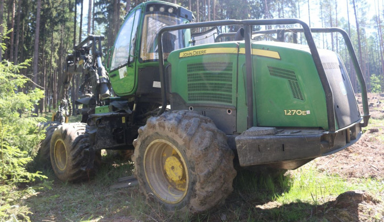 Zloději se podařilo rozebrat celý stroj