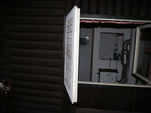 FOTO: Mladík si udělal z chatařské kolonie hotelový resort s jídelnou