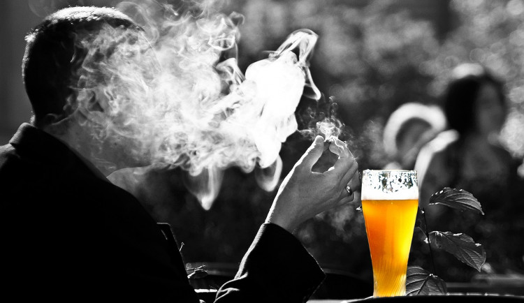 Nepříjemná zpráva pro kuřáky. Vláda má na stole plán dalšího zdražování cigaret