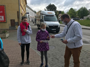 VIDEO: Policisté v pondělí na Pomněnkový den pátrali po dvou ztracených dětech, obě šťastně našli
