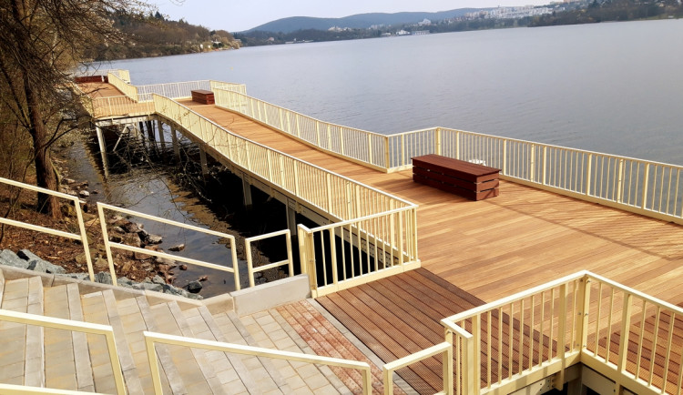 Lodí se po Prýglu projedeme už od soboty. Lodní provoz bude mít novou zastávku a možnost platit kartou