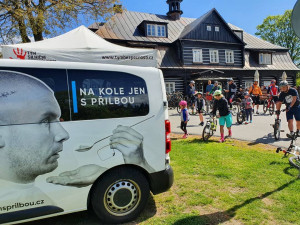 Projektu Na kole jen s přilbou je deset let. S cyklisty bude slavit napříč celou republikou