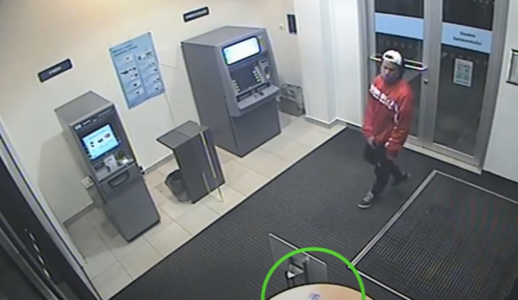 Policie pátrá po muži