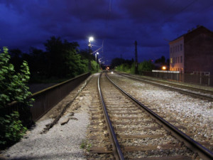 Muž v Brně odřezal kabely z železničního zabezpečovacího zařízení. Policii tvrdil, že je vyměnil za cigarety