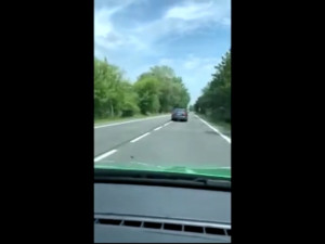 VIDEO: Diabetik kličkoval na silnici, za volantem se mu udělalo nevolno. Za volant usedl i se zákazem řízení