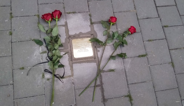 Židovský senior, kterého v Brně lidé umlátili na ulici nebo roční chlapeček zavražděný v koncentráku. Kameny zmizelých