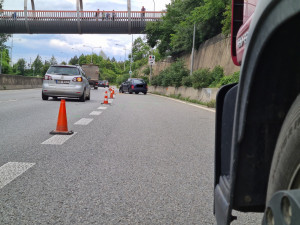 V Husovickém tunelu narazil náklaďák do osobního auta, zranili se tři lidé