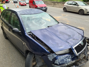 V Husovickém tunelu narazil náklaďák do osobního auta, zranili se tři lidé