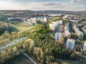 Tunel pod Kníničkami, most přes Svratku a nové přístaviště. Studie ukazují tři různé podoby silnice X43 přes Brno