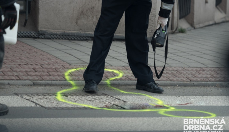 Dodávka v Brně dnes ráno srazila dva chodce na přechodu. Muž zemřel, žena je ve vážném stavu