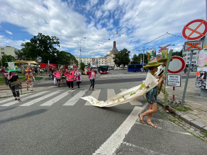 FOTO/VIDEO: Alegorický pochod v Brně upozornil na nedostatek opatření na ochranu klimatu v novém územním plánu