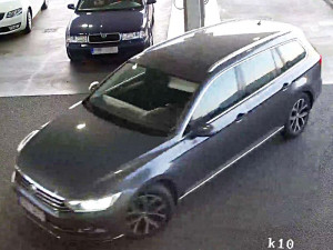 FOTO: Policie pátrá po nenasytném řidiči v Passatu. Tankuje naftu zadarmo a mění registrační značky