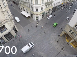 VIDEO: Pěší zóna? Masarykovou ulicí v centru projede v pracovních hodinách tisíc aut