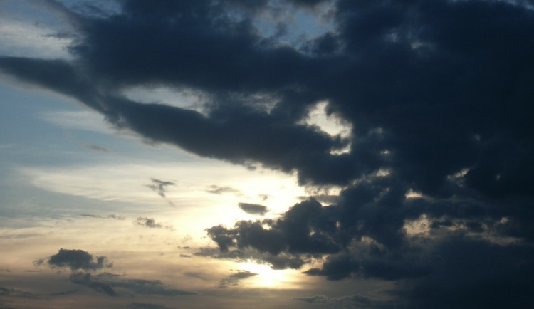 Ve čtvrtek bude polojasno až oblačno