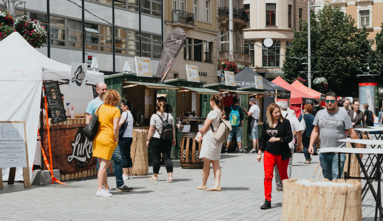 Festival Léto v centru Brna nabídne návštěvníkům řízky i poutine