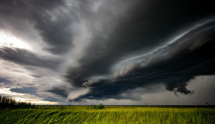 Další horký den, k večeru přijdou přeháňky či bouřky