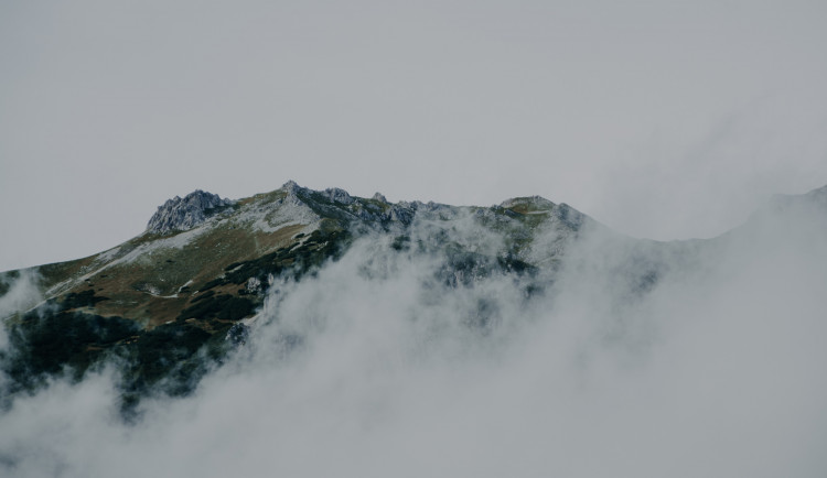 POČASÍ NA PÁTEK: Zatažená obloha, teplo a občasné přeháňky