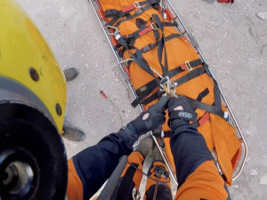 FOTO: Na Dívčím hradu u Pavlova zkolaboval diabetik, pro muže v bezvědomí musel přiletět vrtulník