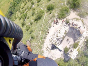 FOTO: Na Dívčím hradu u Pavlova zkolaboval diabetik, pro muže v bezvědomí musel přiletět vrtulník