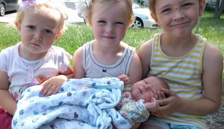 Brněnským dětem se nechce do porodnice, hned dvě holčičky se minulý týden vydaly na svět v ulicích města