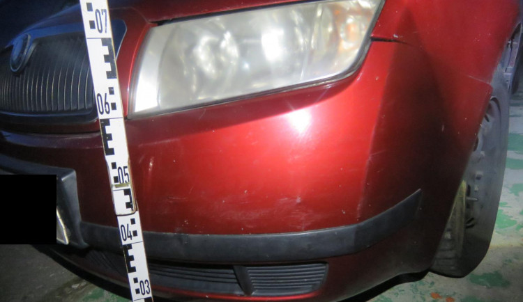 Při couvání naboural auto a z místa ujel. Policisté řidiči naměřili 3 promile