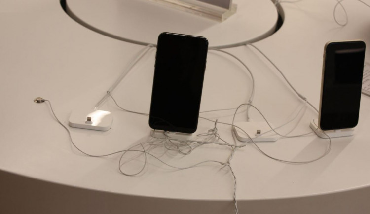 Zlodějky šly po telefonech