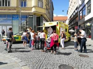 Jihomoravští zdravotníci předvedli na Jakubáku návštěvníkům sanitky, dostalo se jim pochval za pomoc při koronaviru