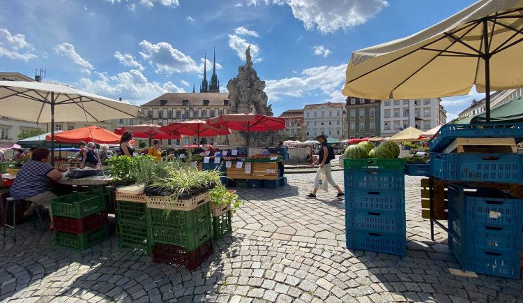 Radnice odpustila trhovcům na Zelňáku poplatky za stánky. Krok vítají, obávají se druhé vlny koronaviru