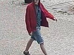 FOTO/VIDEO: Policie pátrá po zloději kol. Během vteřiny přestřihne zámek a na kole ujede