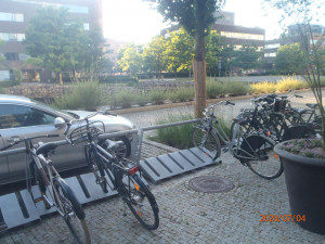 FOTO/VIDEO: Policie pátrá po zloději kol. Během vteřiny přestřihne zámek a na kole ujede