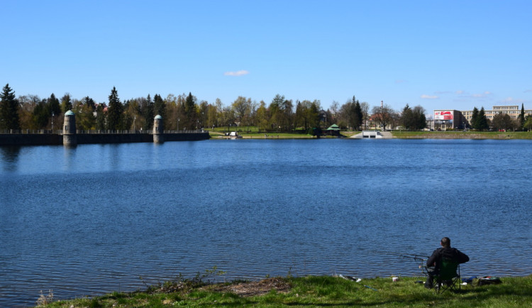 Na jabloneckou přehradu se vrátí ultrazvuk kvůli sinicím. Zatím jen z důvodu prevence