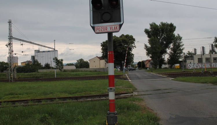 Řidič naboural výstražník