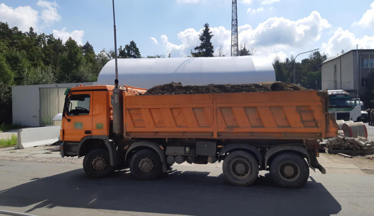 Přetížené náklaďáky jsou nebezpečné