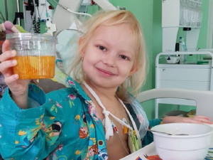 Šestiletá Lucinka z Brna bojuje s leukémií, rodině pomáhá Dobrý anděl
