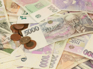 Dvě cizinky použily známou fintu na ukradení peněz, platily pětitisícovkou a chtěly vrátit eura