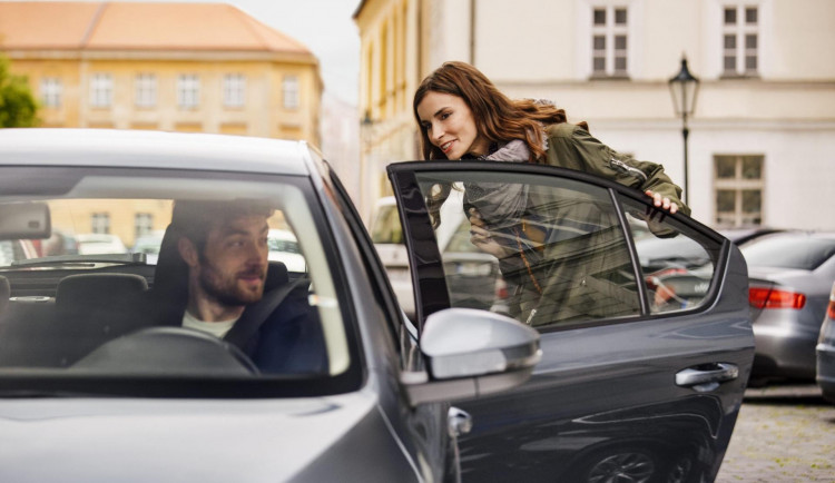 V Brně opět funguje přepravní služba Uber, za volantem budou sedět řidiči pražské taxislužby