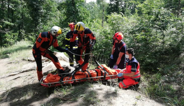 FOTO/VIDEO: Záchranáři spolu s hasiči zachránili v pondělí díky spolupráci hned tři životy