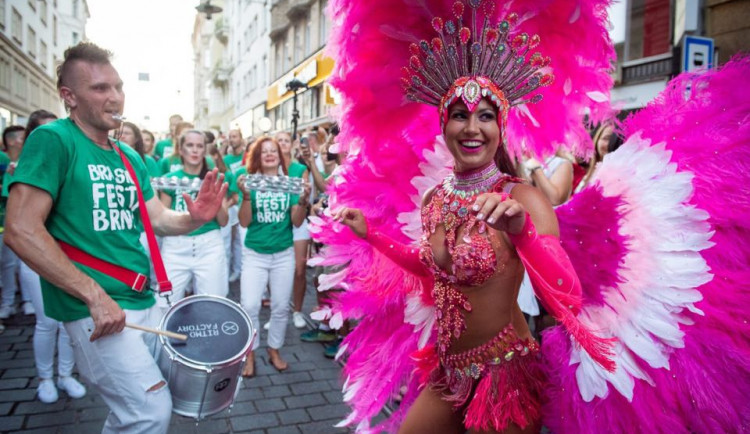 FOTO/VIDEO: Brno se vlní v rytmu brazilské hudby