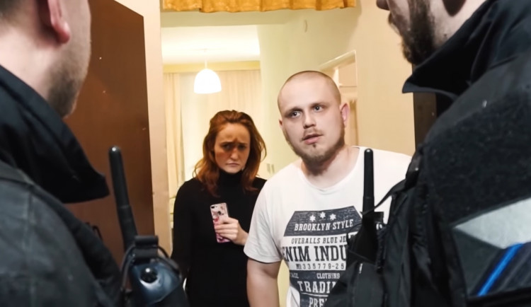 Dobrovolníci z řad policie vytvořili projekt Neodkládej to, chtějí veřejnost seznámit s formami domácího násilí