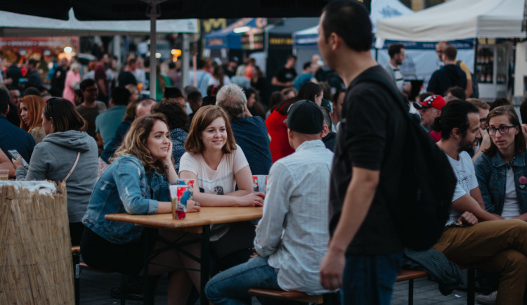 Dvě desítky pivovarů zaplnily centrum Brna. Svoboďák hostí Pivní Festival