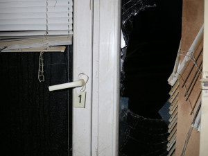 Zloděj vykrádal byty i auta