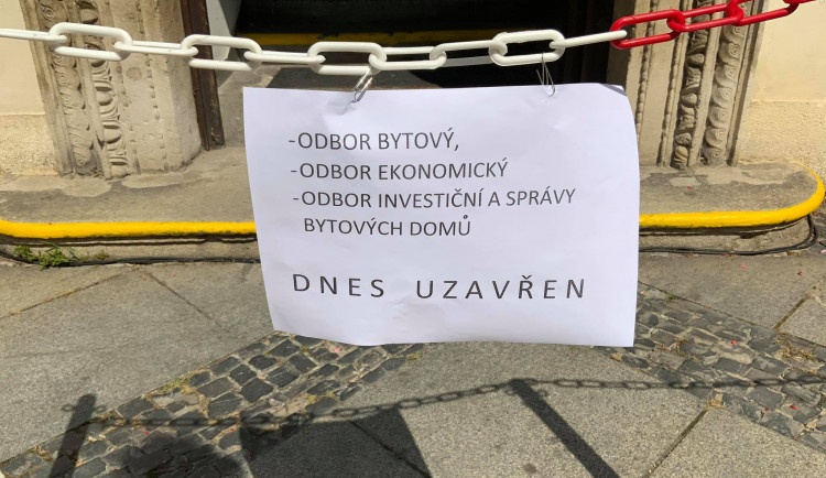 Policie opět zasahuje na radnici brněnského středu. Podle Hospodářských novin kvůli kauze politiků z ODS