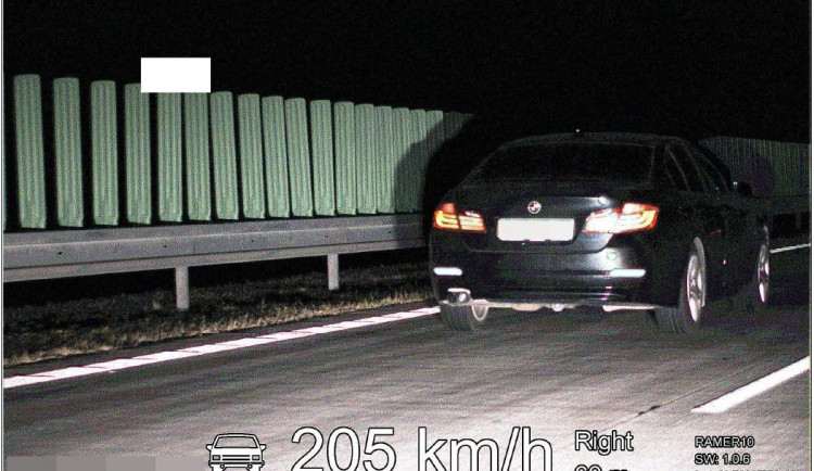 VIDEO: V pátek se to bude na silnicích hemžit policisty. Proběhne dopravně bezpečnostní akce SPEED MARATHON, při které se zaměří na rychlost